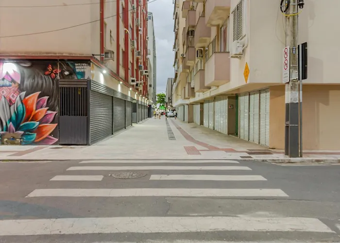 Apto Na Rua 1200, Calcadao 100M Da Praia P2189