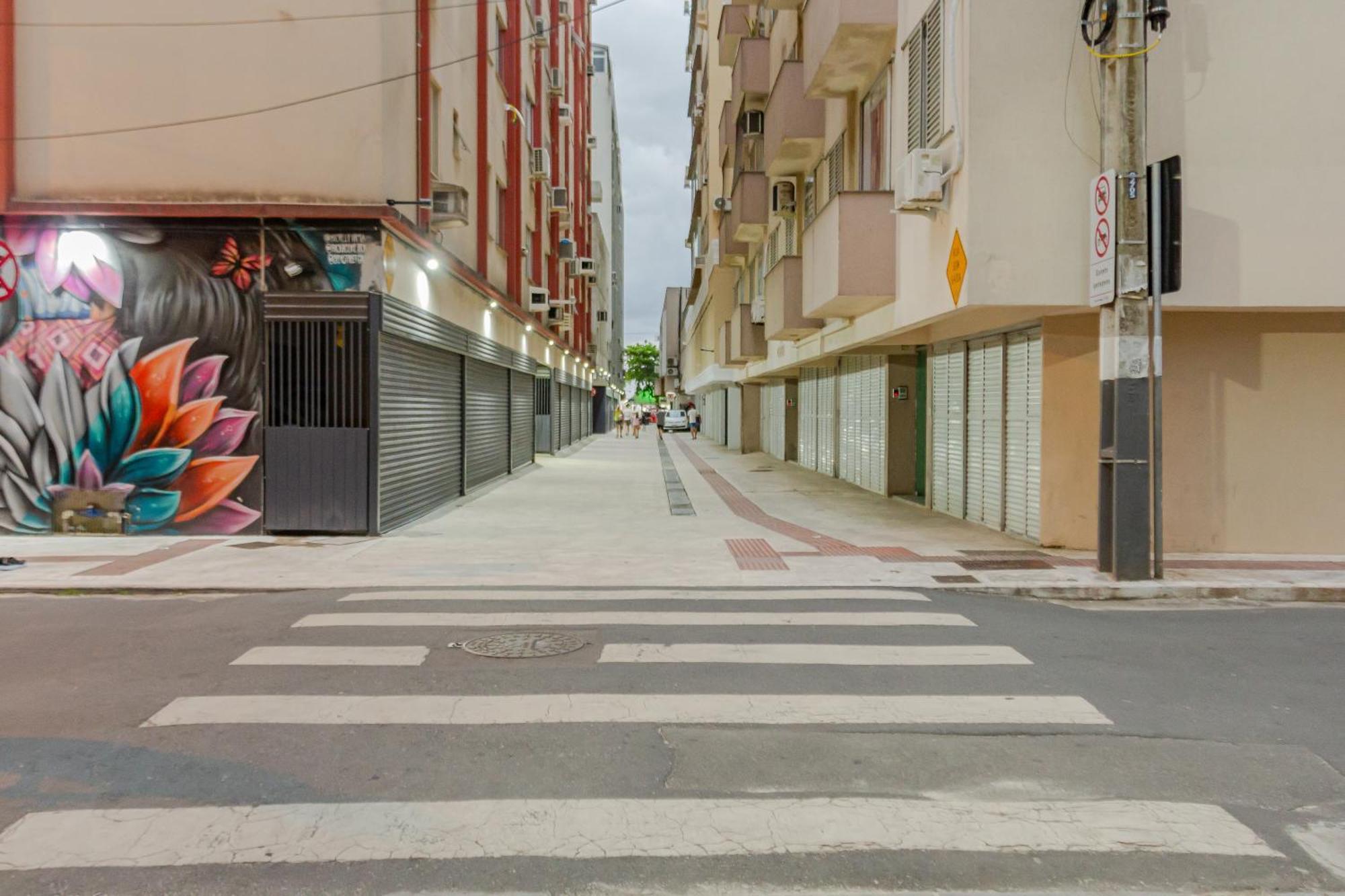 Apto Na Rua 1200, Calcadao 100m Da P2189 *