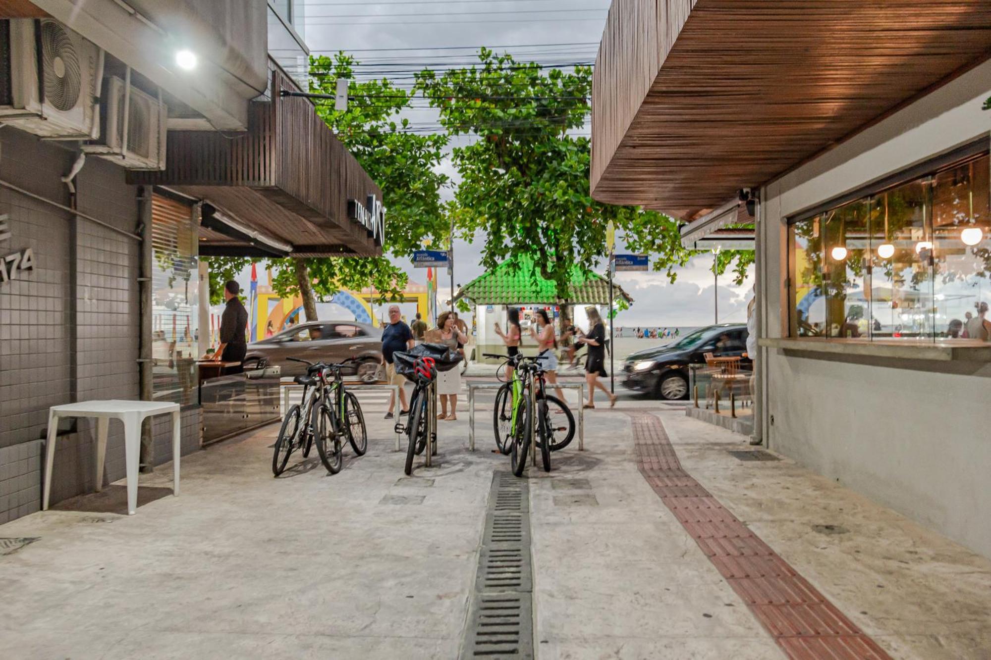 Apto Na Rua 1200, Calcadao 100m Da P2189 Balneario Camboriu